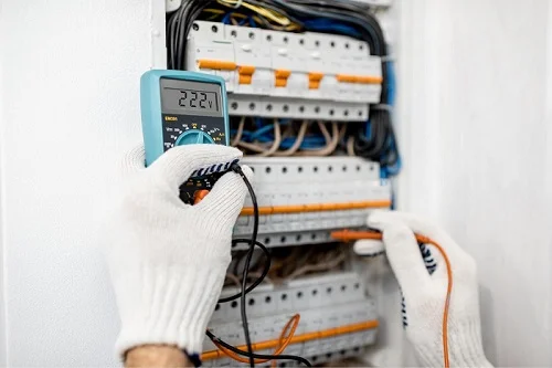electrician-cibolo-texas-testing-electrical-panel